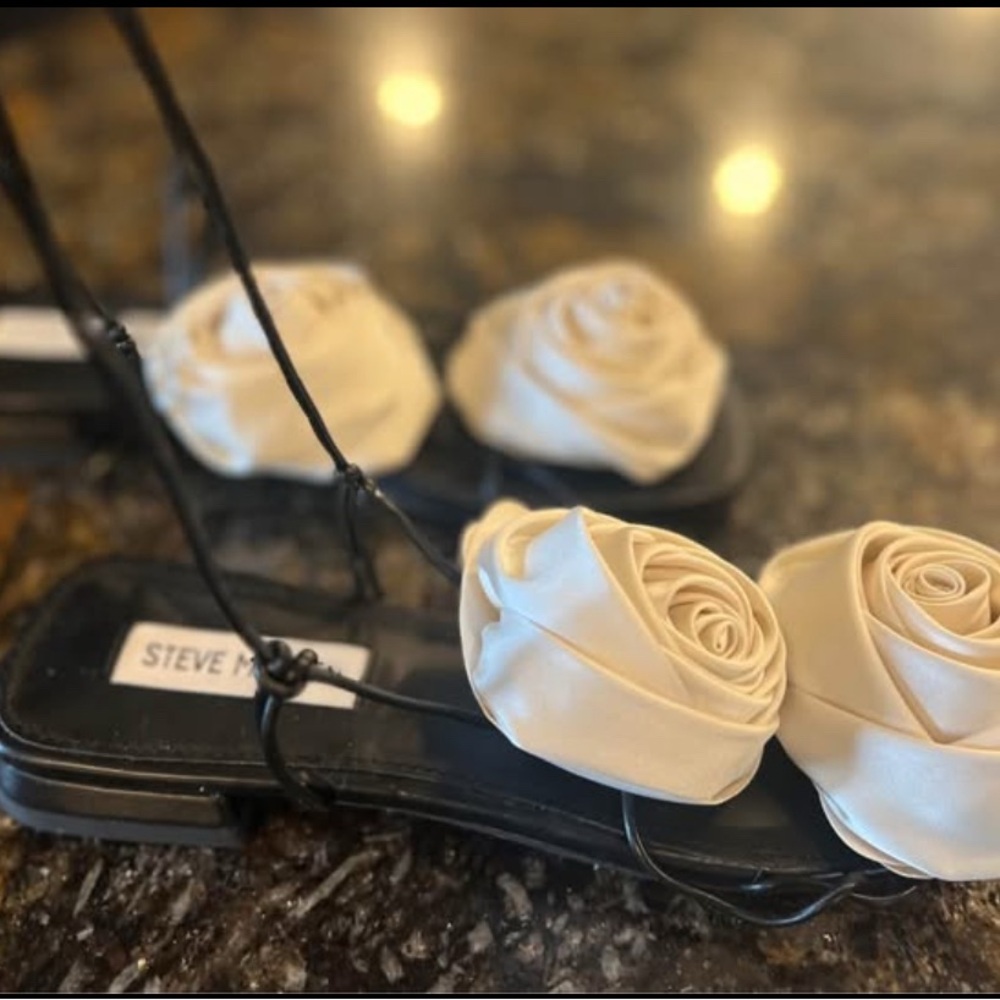 Steve Madden Cream Rose Detail Sandals